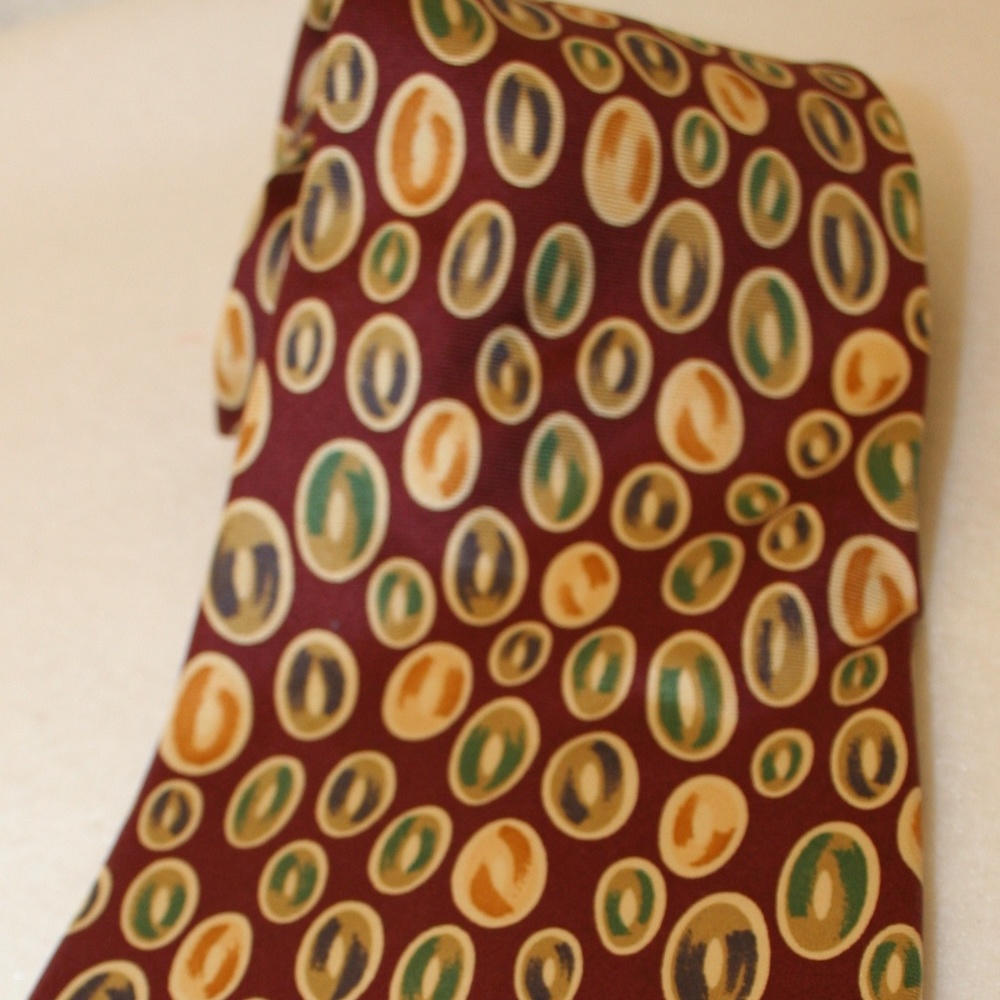 Kenneth Gordon 100% silk Italy neck tie